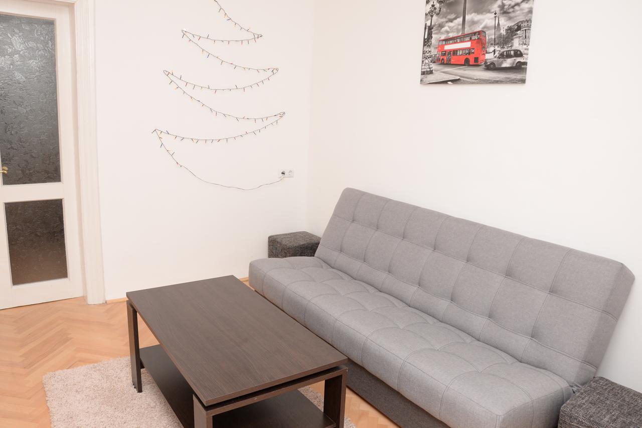Free People Hostel Λβιβ Εξωτερικό φωτογραφία