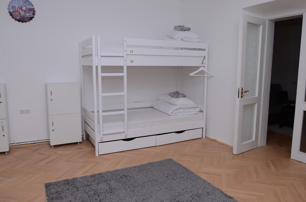 Free People Hostel Λβιβ Εξωτερικό φωτογραφία